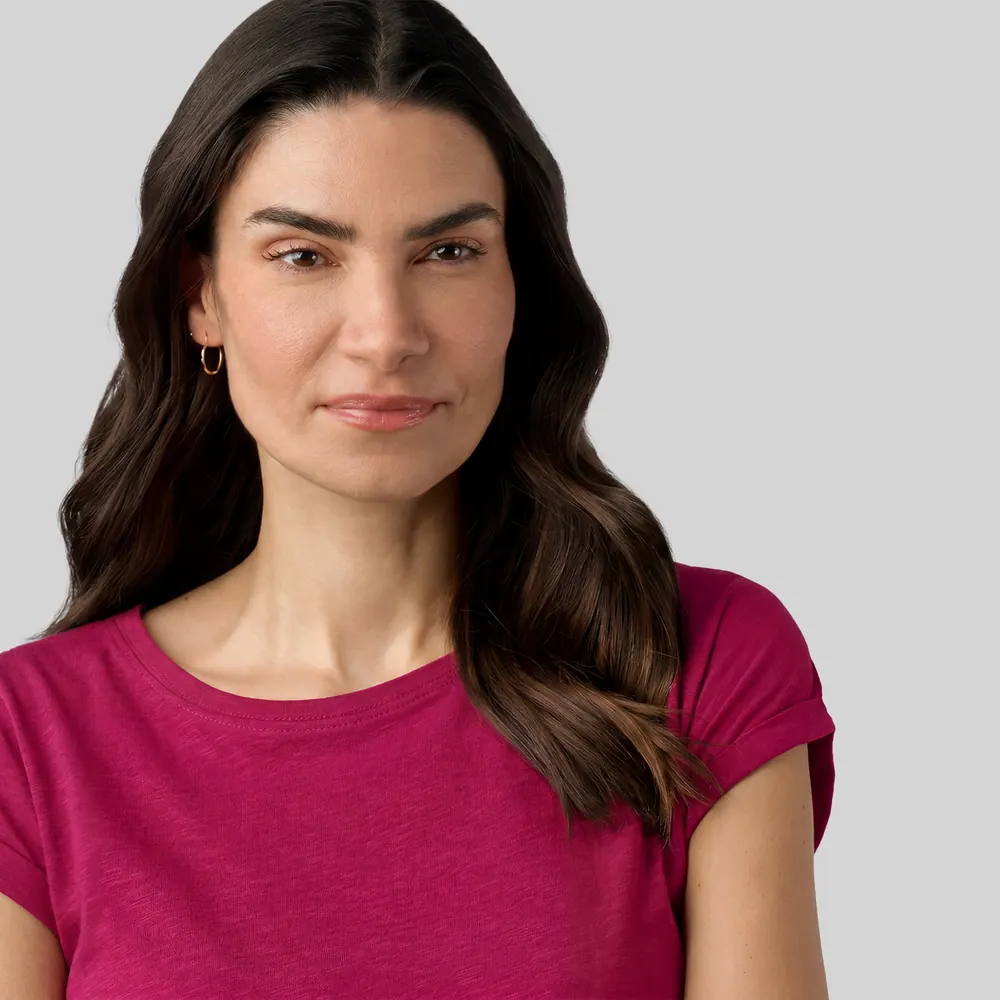 Változókorú nő dús, hullámos hajjal — Bioscalin® TricoAGE a menopauza hajproblémáira